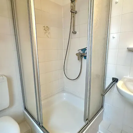 7031 Ganterhals Apartment *